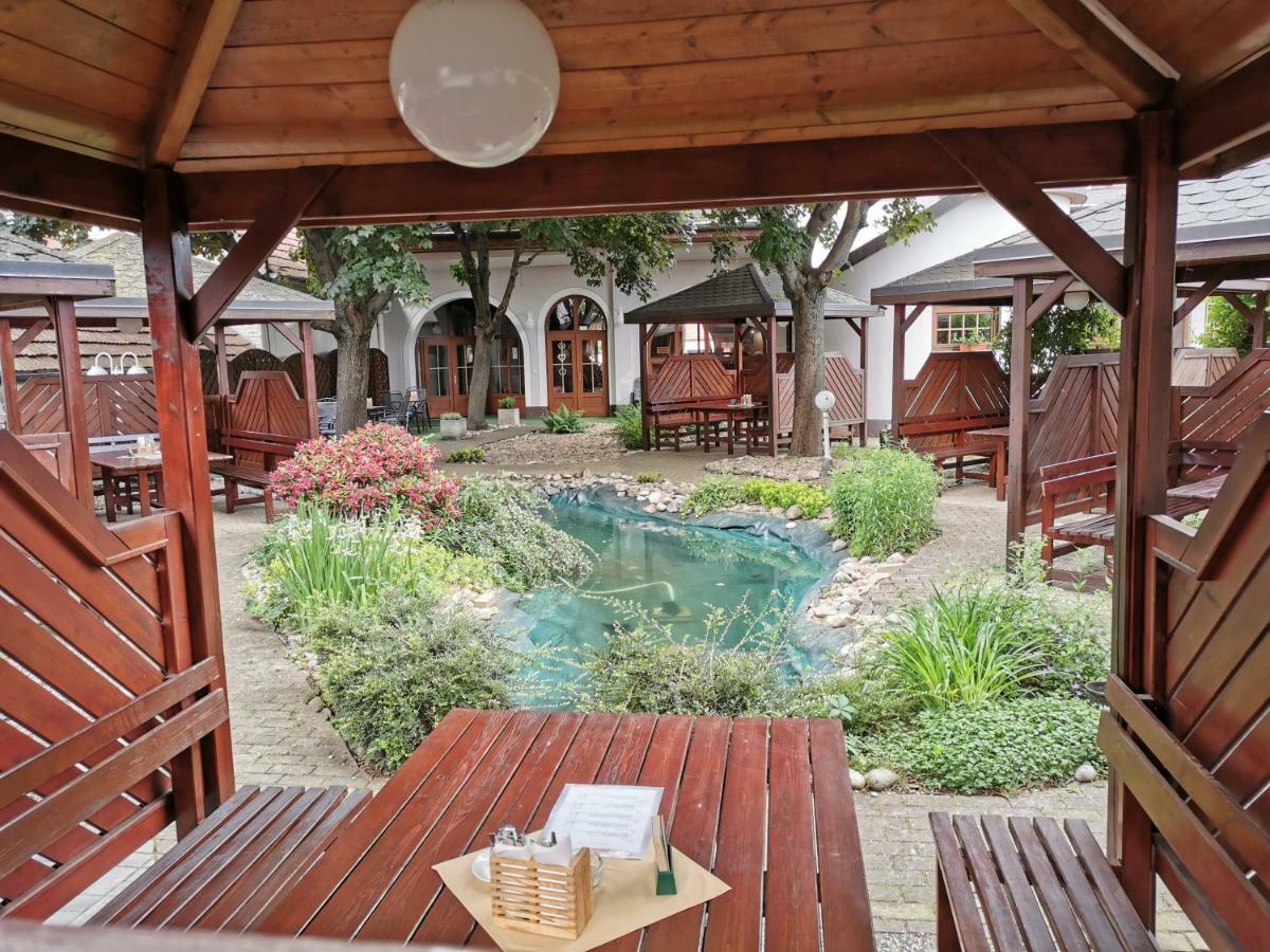 Hotel U Racka Острожска Нова Весь Экстерьер фото
